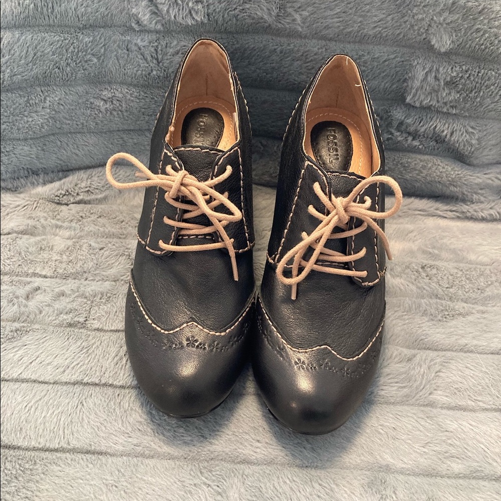 Fossil black leather Oxford heels 8